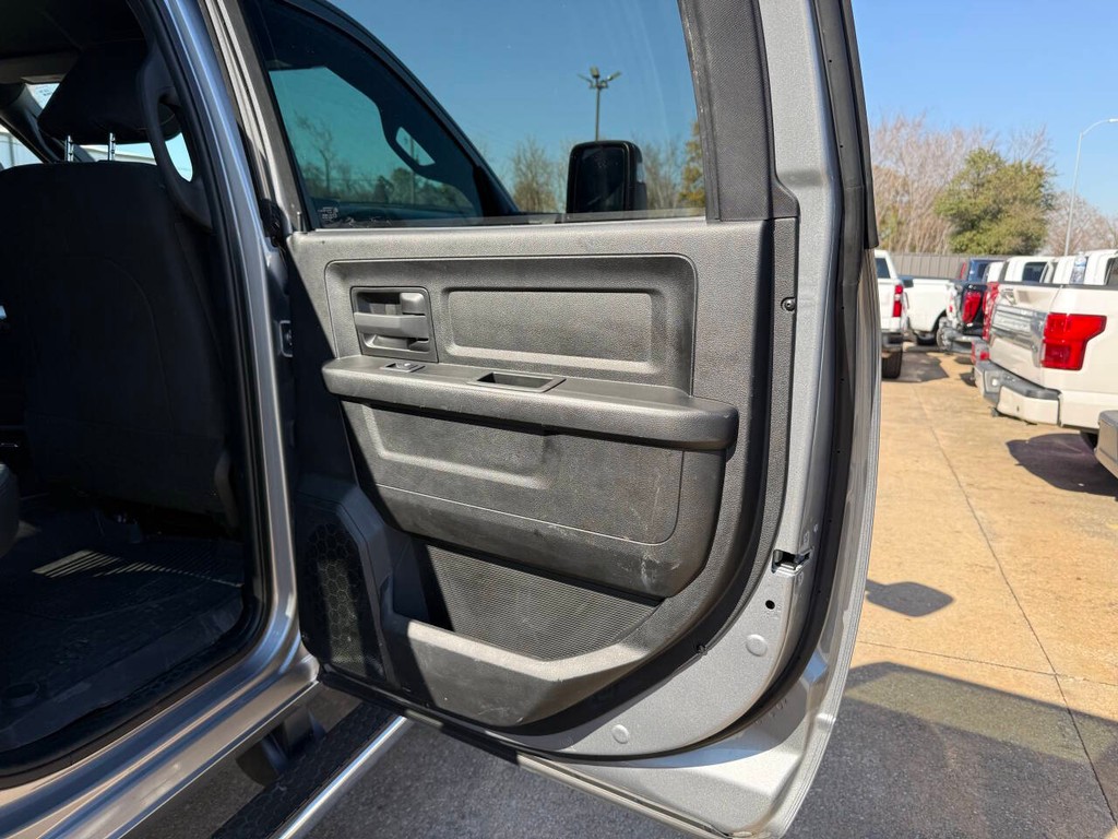 Ram 2500 Vehicle Full-screen Gallery Image 16