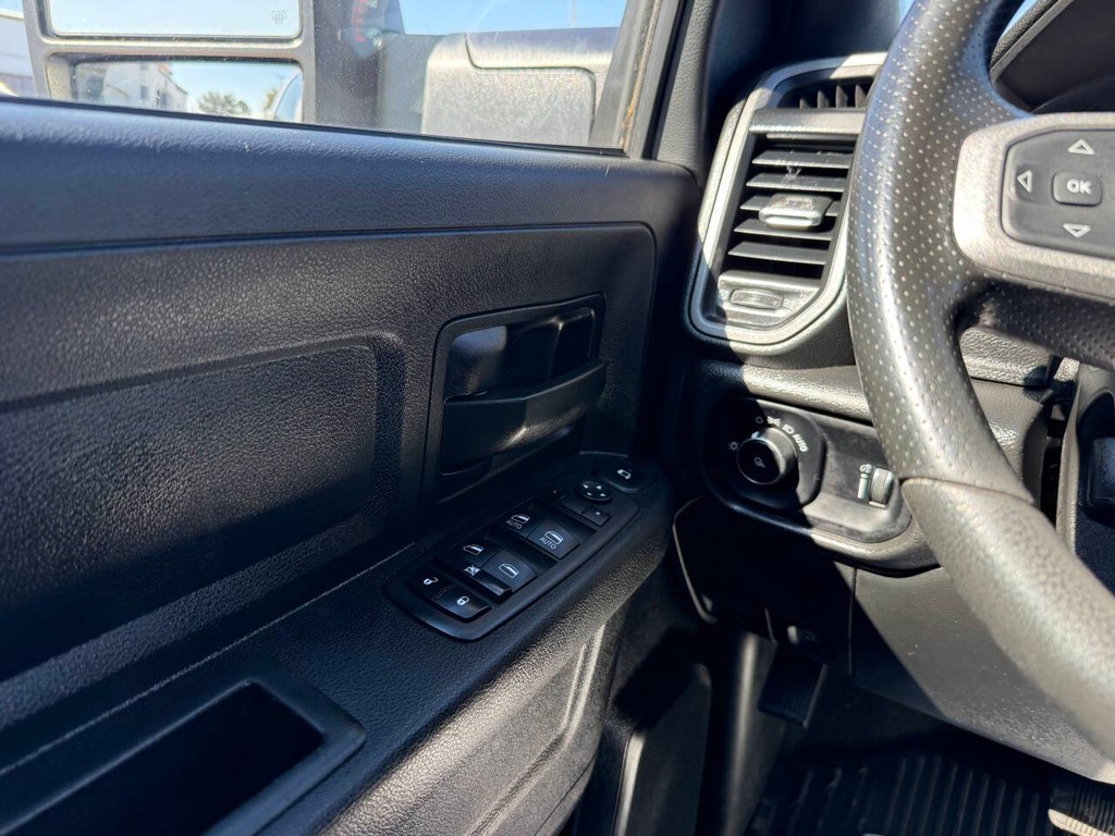 Ram 2500 Vehicle Full-screen Gallery Image 30