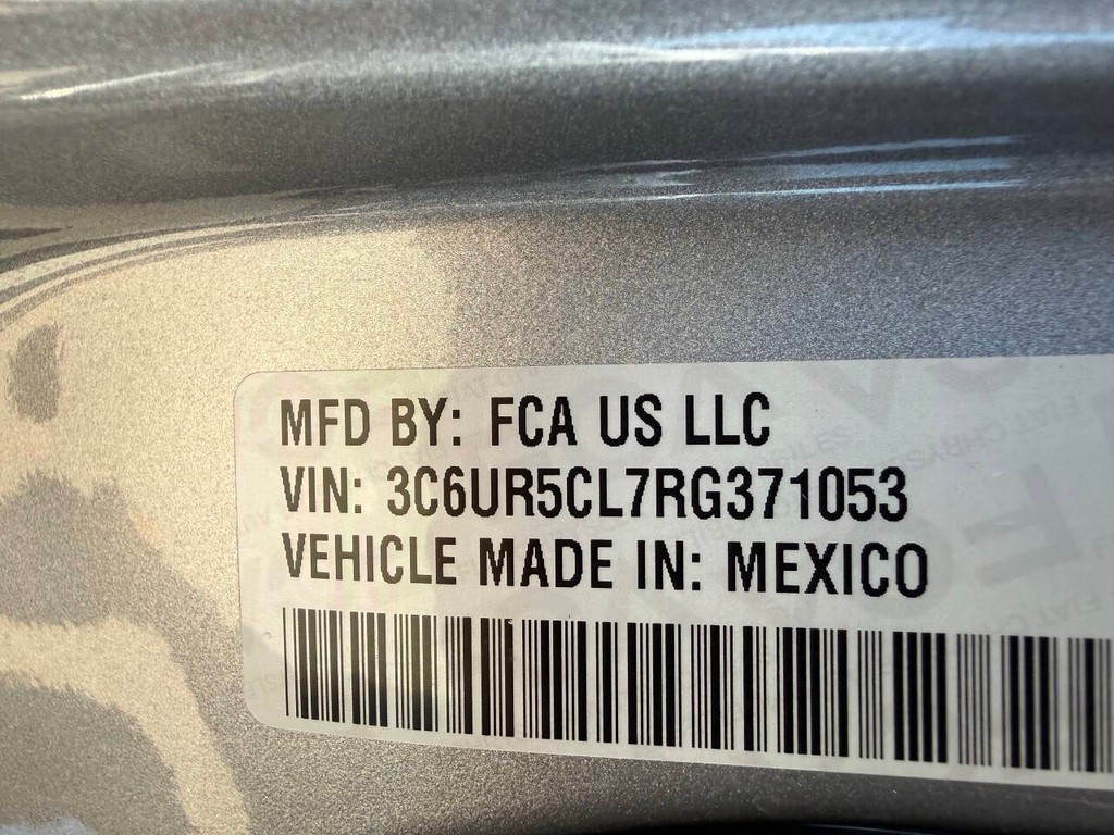 Ram 2500 Vehicle Full-screen Gallery Image 33