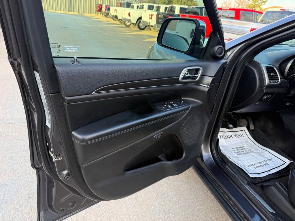 Jeep Grand Cherokee Vehicle Full-screen Gallery Image 08