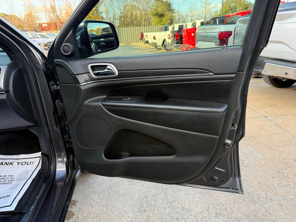 Jeep Grand Cherokee Vehicle Full-screen Gallery Image 11