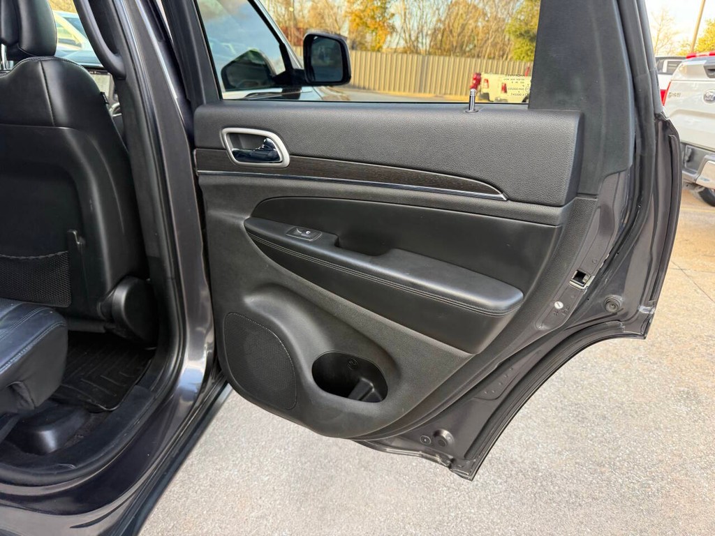 Jeep Grand Cherokee Vehicle Full-screen Gallery Image 16