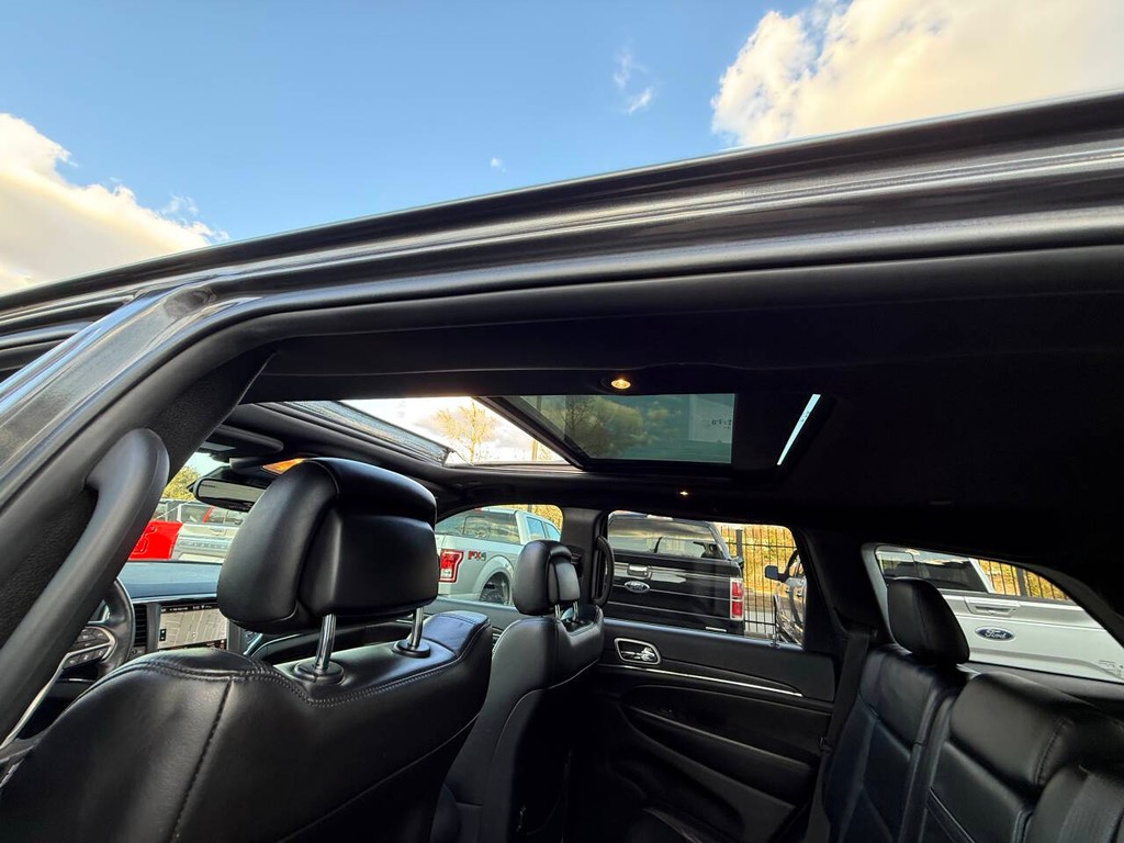 Jeep Grand Cherokee Vehicle Full-screen Gallery Image 29