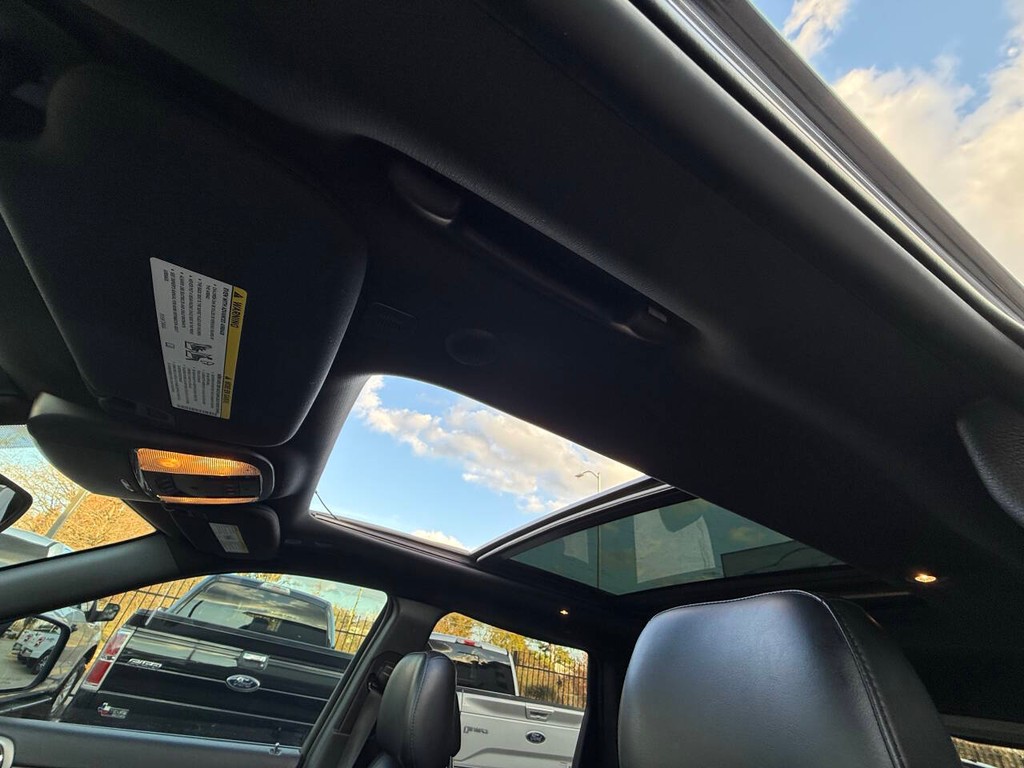 Jeep Grand Cherokee Vehicle Full-screen Gallery Image 30