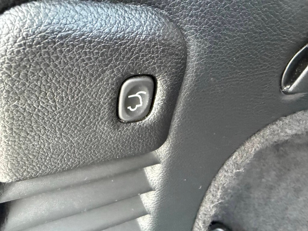 Jeep Grand Cherokee Vehicle Full-screen Gallery Image 37