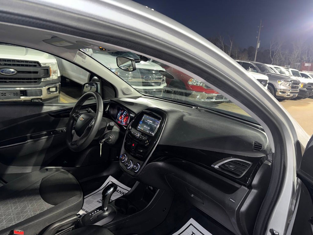 Chevrolet Spark Vehicle Full-screen Gallery Image 09