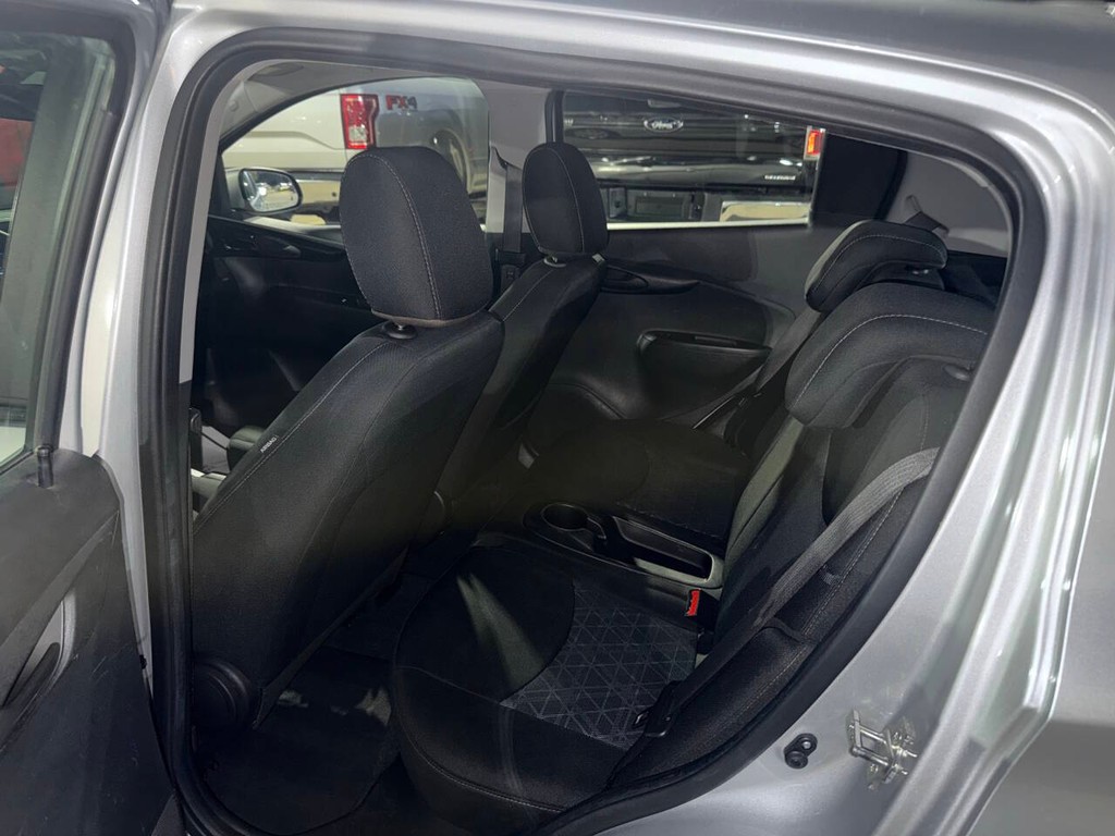 Chevrolet Spark Vehicle Full-screen Gallery Image 13