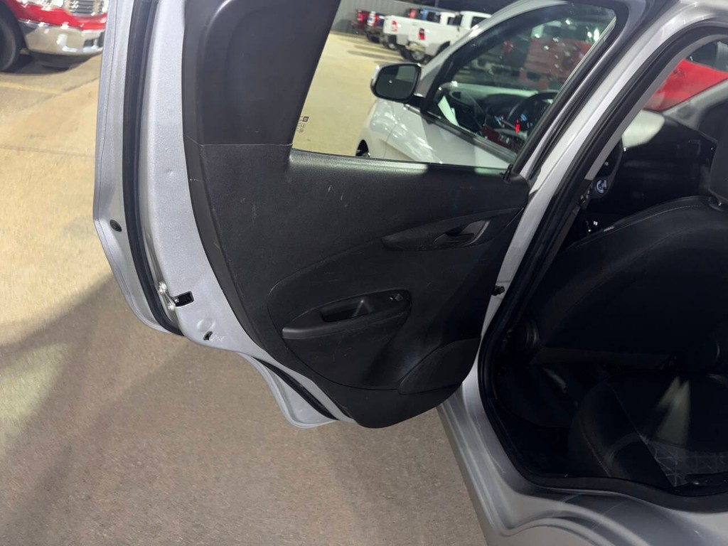 Chevrolet Spark Vehicle Full-screen Gallery Image 14