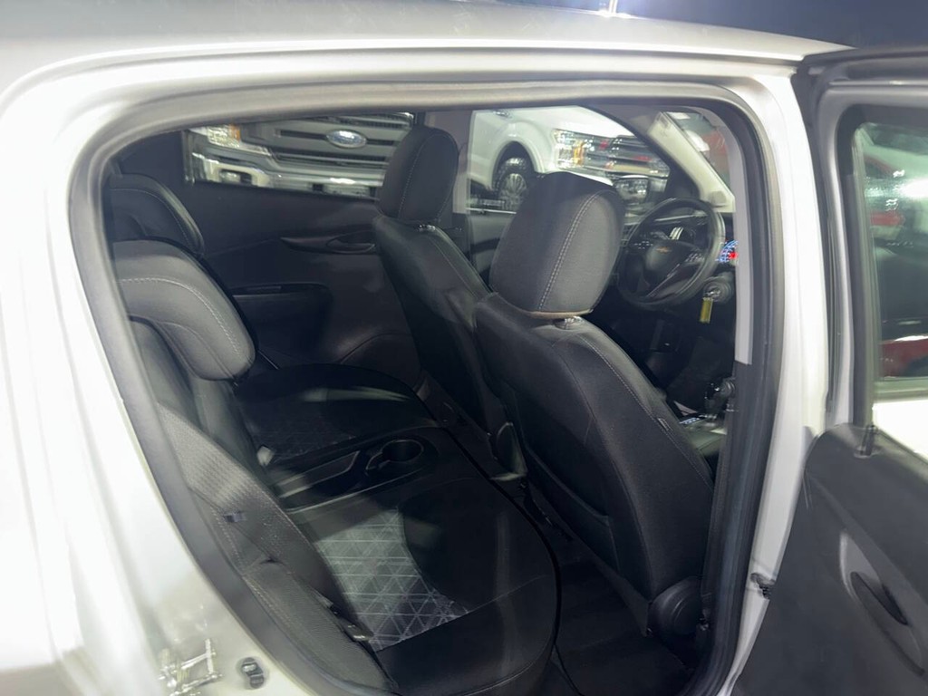 Chevrolet Spark Vehicle Full-screen Gallery Image 15