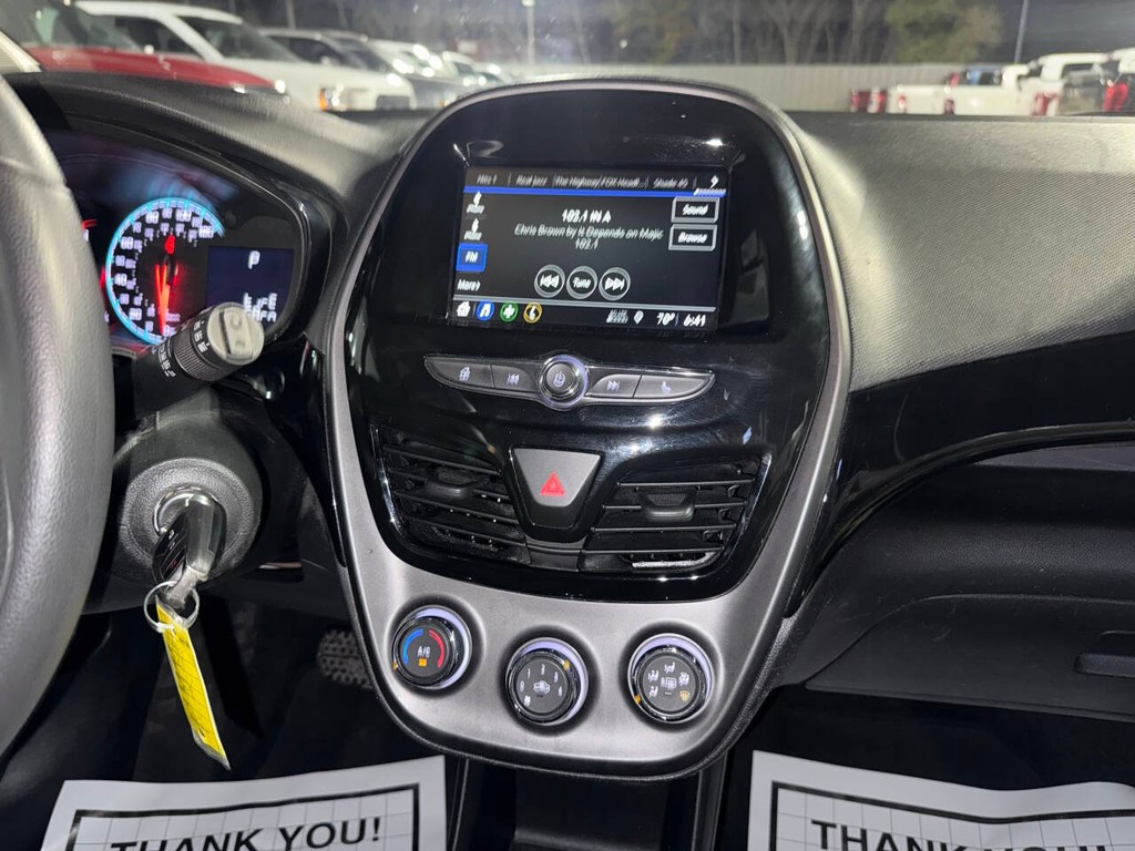 Chevrolet Spark Vehicle Full-screen Gallery Image 23