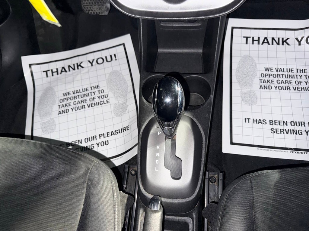 Chevrolet Spark Vehicle Full-screen Gallery Image 27