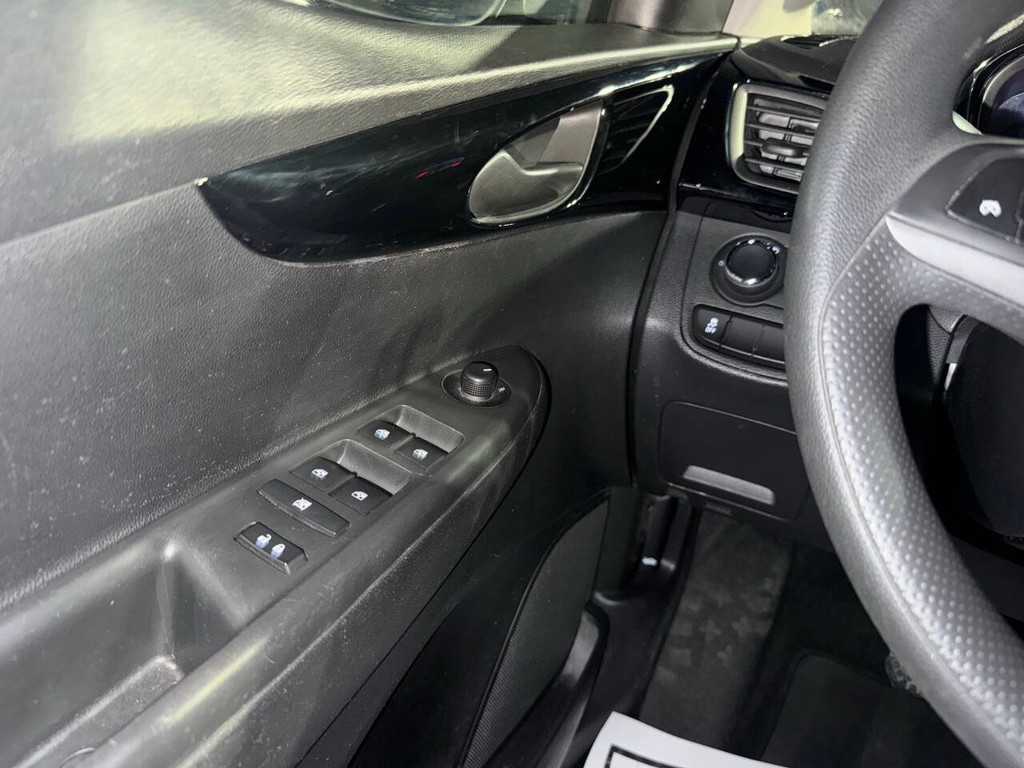 Chevrolet Spark Vehicle Full-screen Gallery Image 28