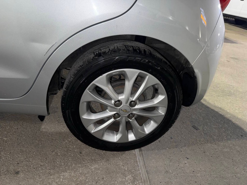 Chevrolet Spark Vehicle Full-screen Gallery Image 33