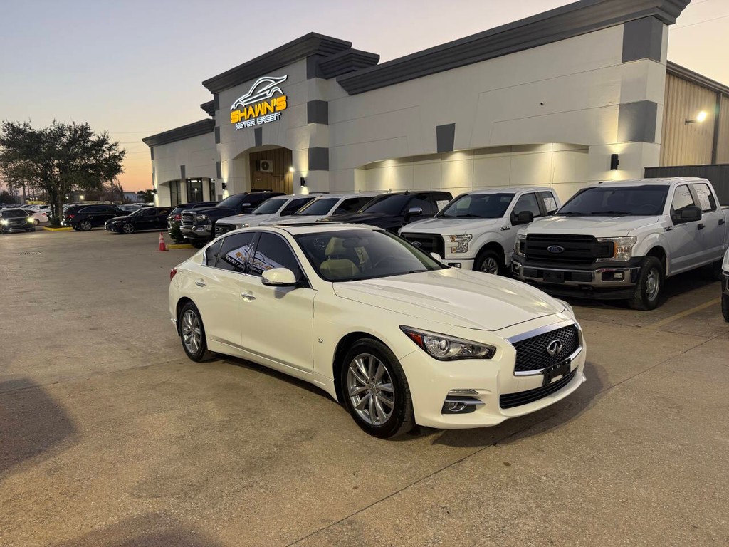 INFINITI Q50 Vehicle Full-screen Gallery Image 03