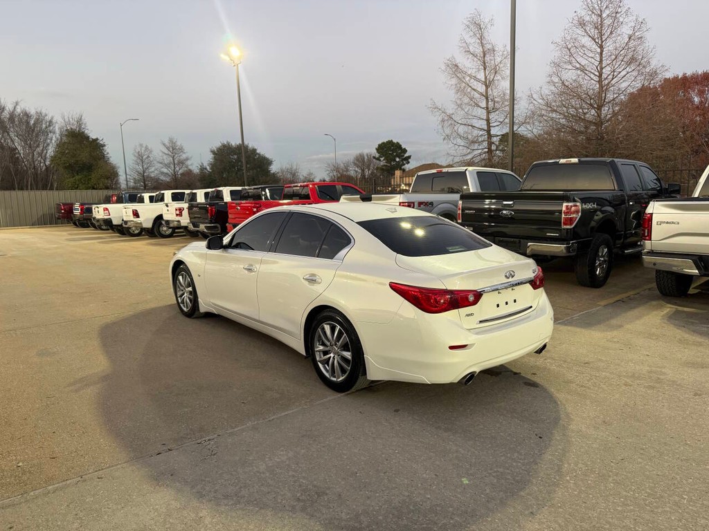 INFINITI Q50 Vehicle Full-screen Gallery Image 05
