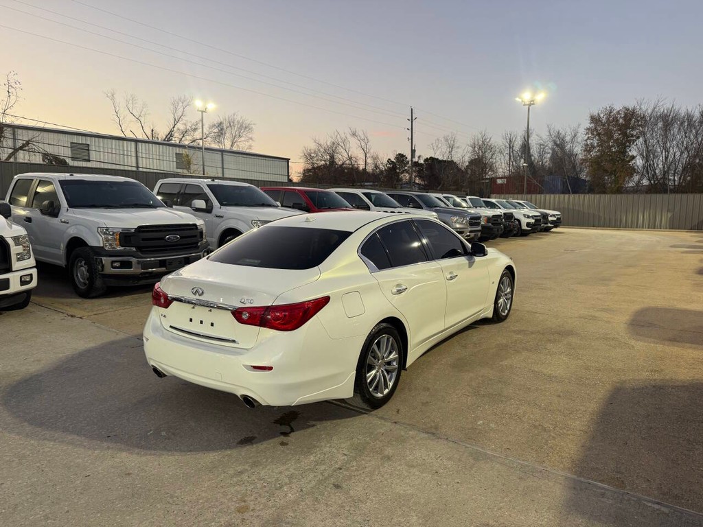 INFINITI Q50 Vehicle Full-screen Gallery Image 06