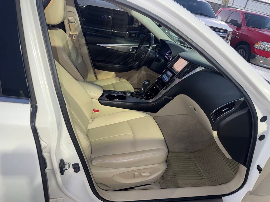 INFINITI Q50 Vehicle Full-screen Gallery Image 11