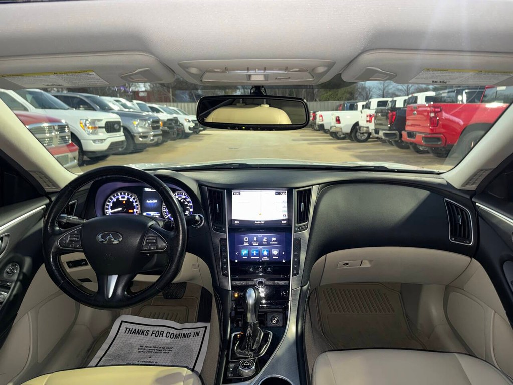 INFINITI Q50 Vehicle Full-screen Gallery Image 18
