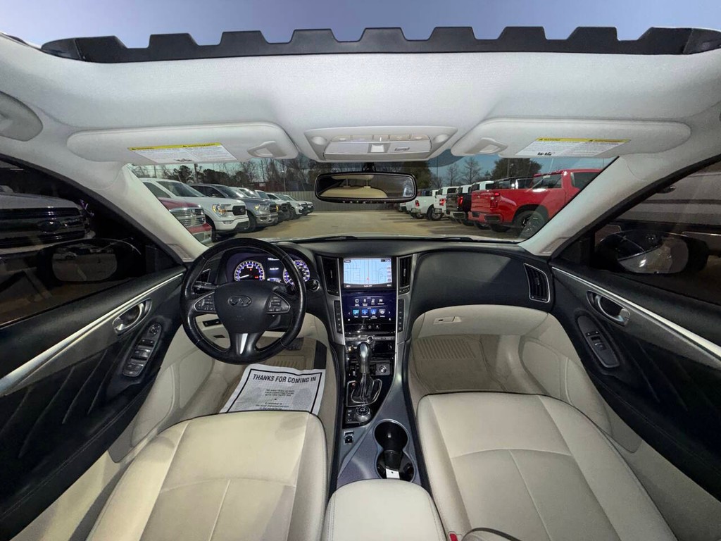 INFINITI Q50 Vehicle Full-screen Gallery Image 19