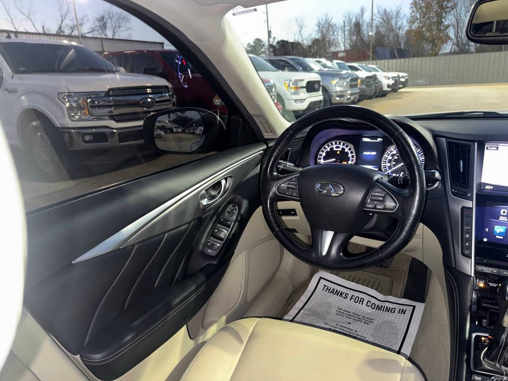 INFINITI Q50 Vehicle Full-screen Gallery Image 20