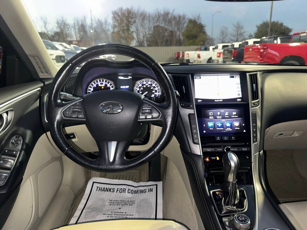 INFINITI Q50 Vehicle Full-screen Gallery Image 22