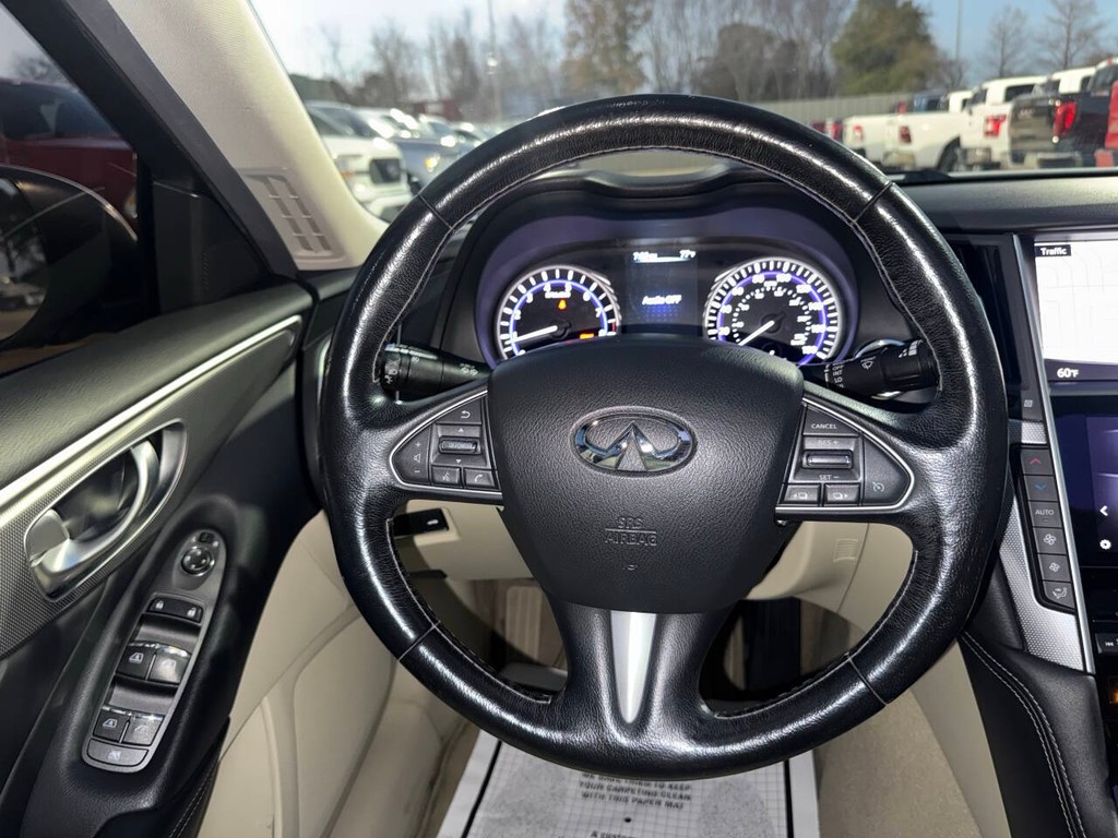 INFINITI Q50 Vehicle Full-screen Gallery Image 23