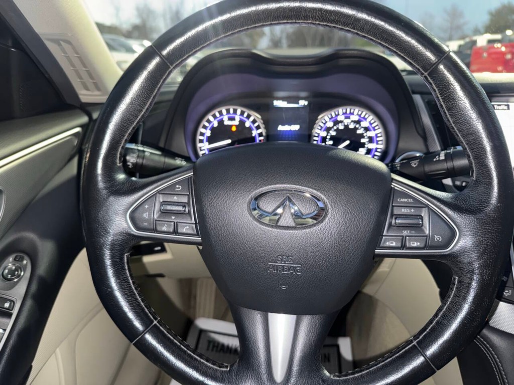 INFINITI Q50 Vehicle Full-screen Gallery Image 24