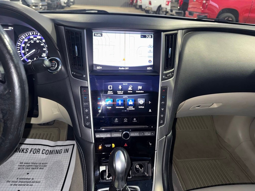 INFINITI Q50 Vehicle Full-screen Gallery Image 25