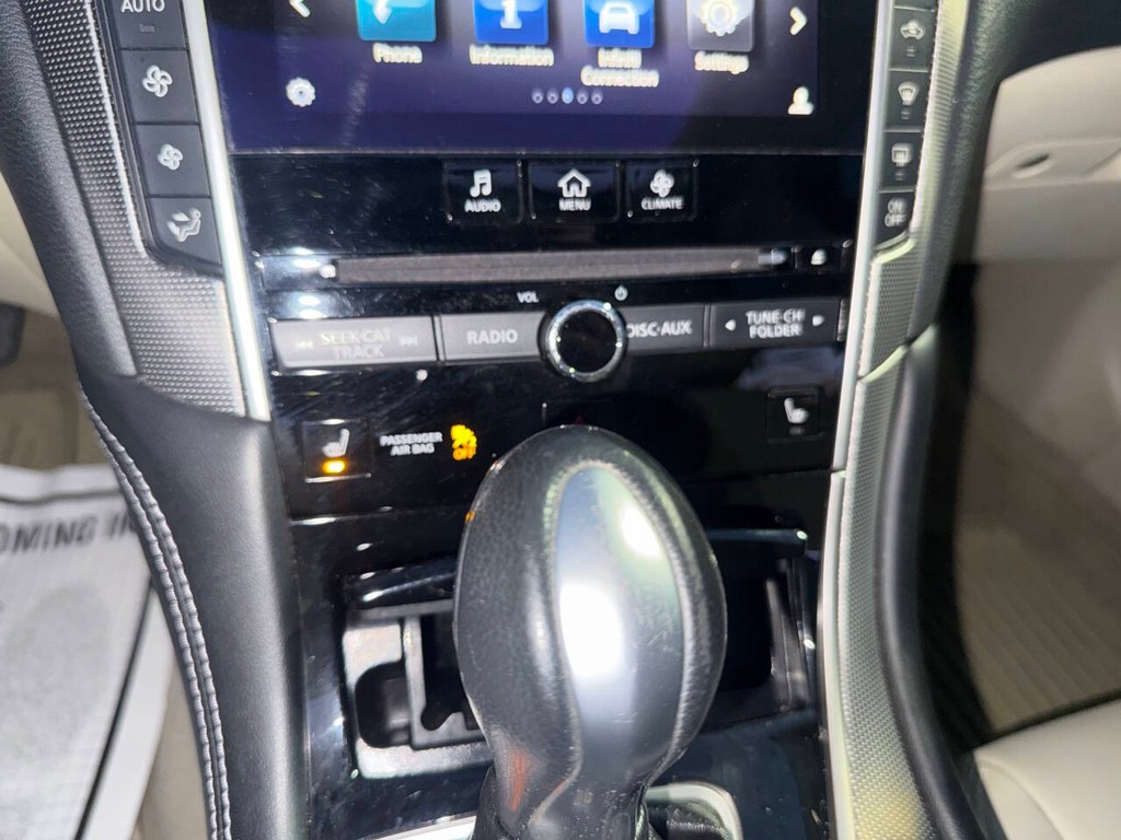 INFINITI Q50 Vehicle Full-screen Gallery Image 29