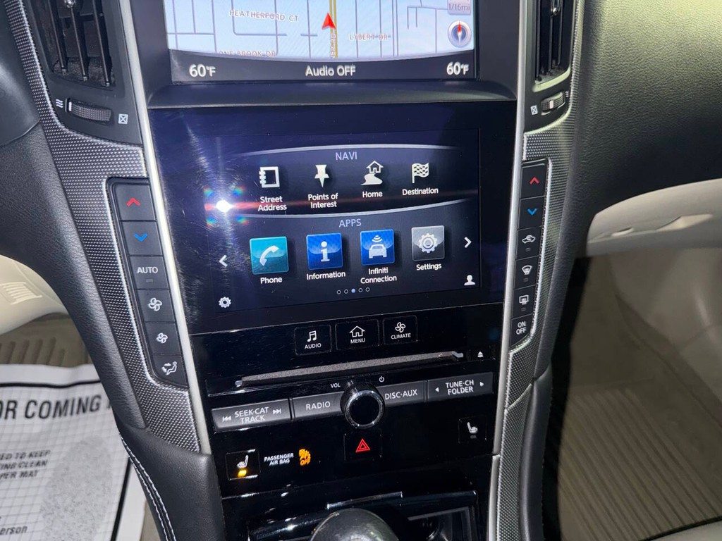 INFINITI Q50 Vehicle Full-screen Gallery Image 30