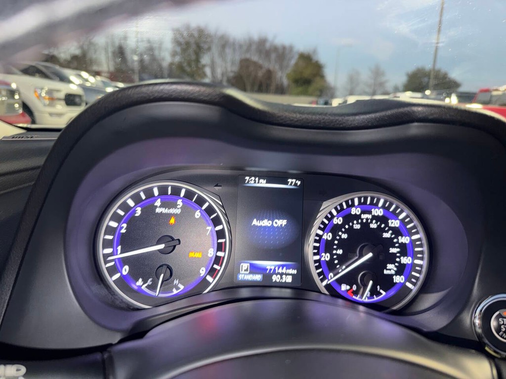 INFINITI Q50 Vehicle Full-screen Gallery Image 32