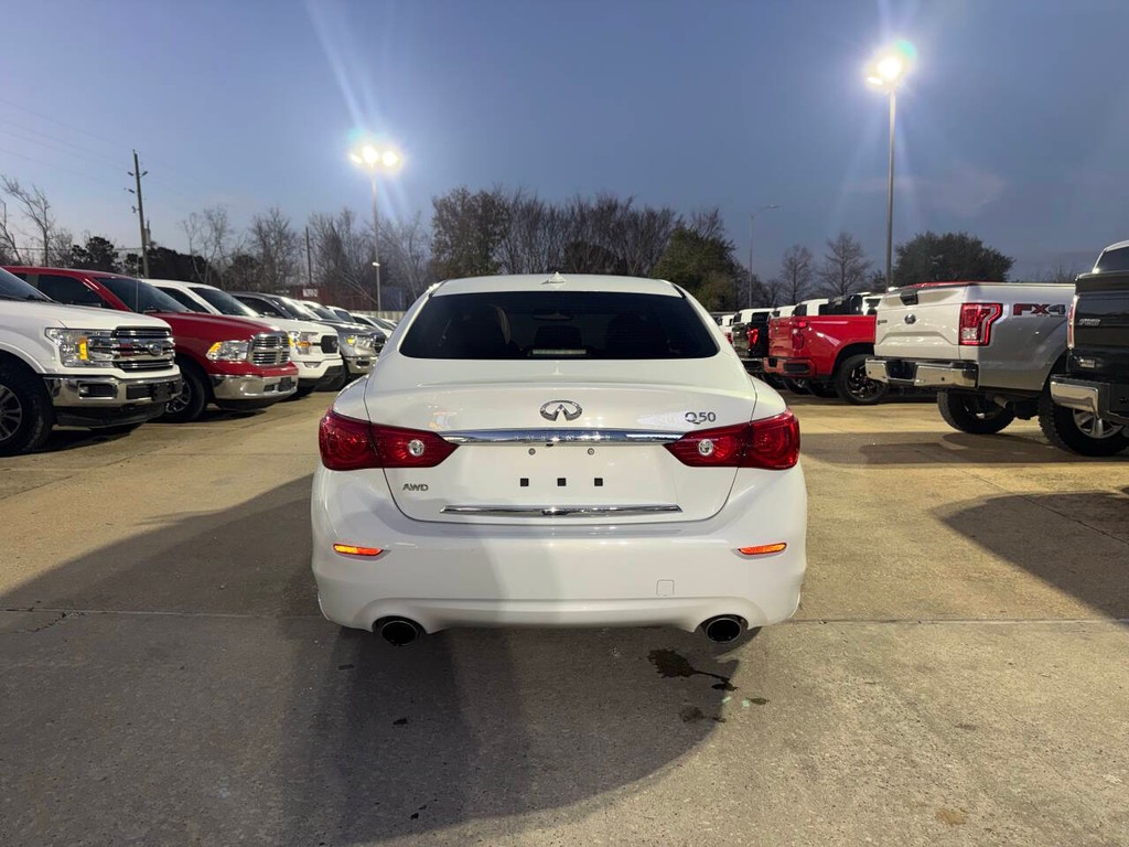 INFINITI Q50 Vehicle Full-screen Gallery Image 40
