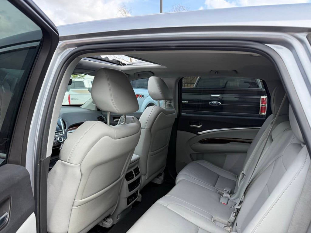 Acura MDX Vehicle Full-screen Gallery Image 12