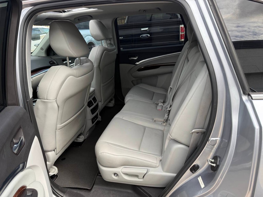 Acura MDX Vehicle Full-screen Gallery Image 13