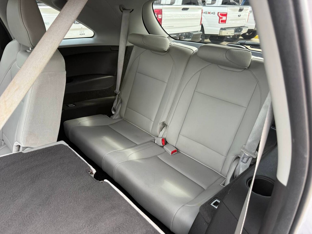 Acura MDX Vehicle Full-screen Gallery Image 14
