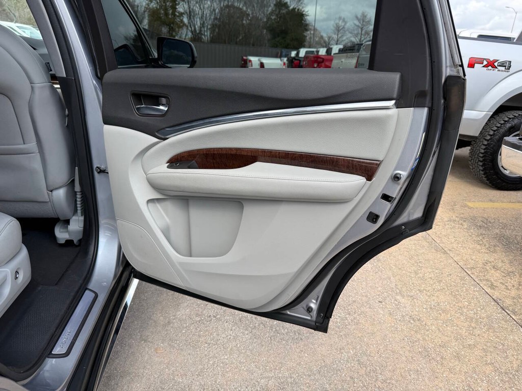 Acura MDX Vehicle Full-screen Gallery Image 18
