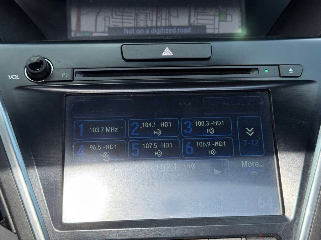 Acura MDX Vehicle Full-screen Gallery Image 24