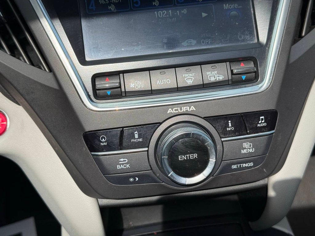 Acura MDX Vehicle Full-screen Gallery Image 27