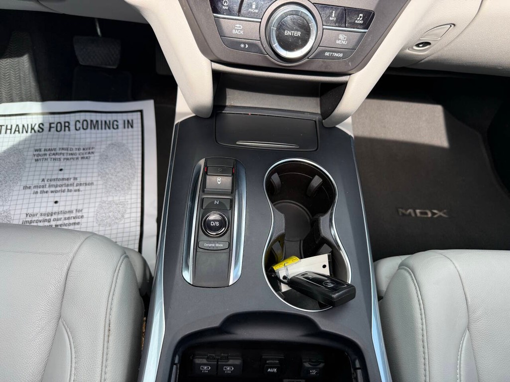 Acura MDX Vehicle Full-screen Gallery Image 28