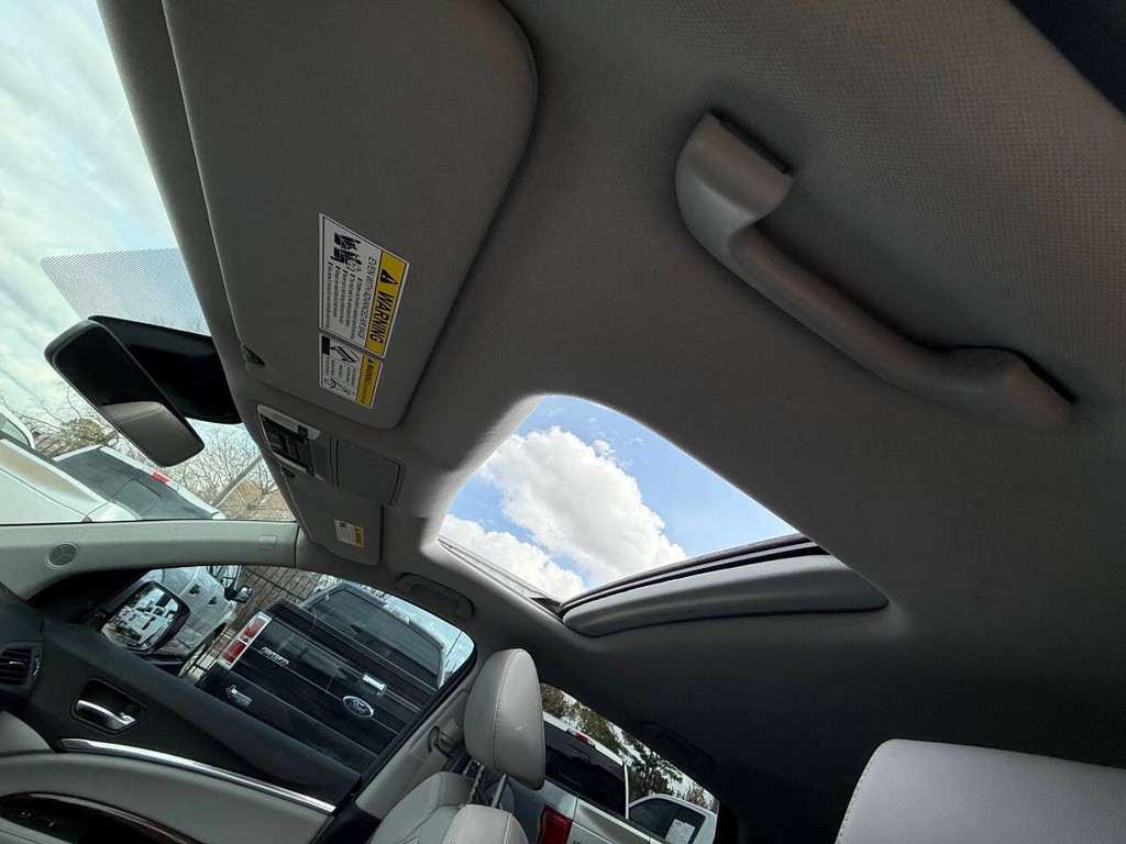 Acura MDX Vehicle Full-screen Gallery Image 33