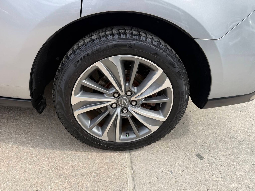 Acura MDX Vehicle Full-screen Gallery Image 38