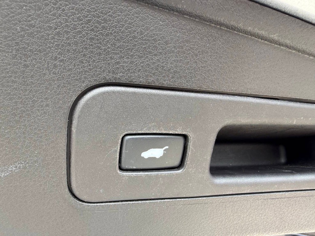 Acura MDX Vehicle Full-screen Gallery Image 40