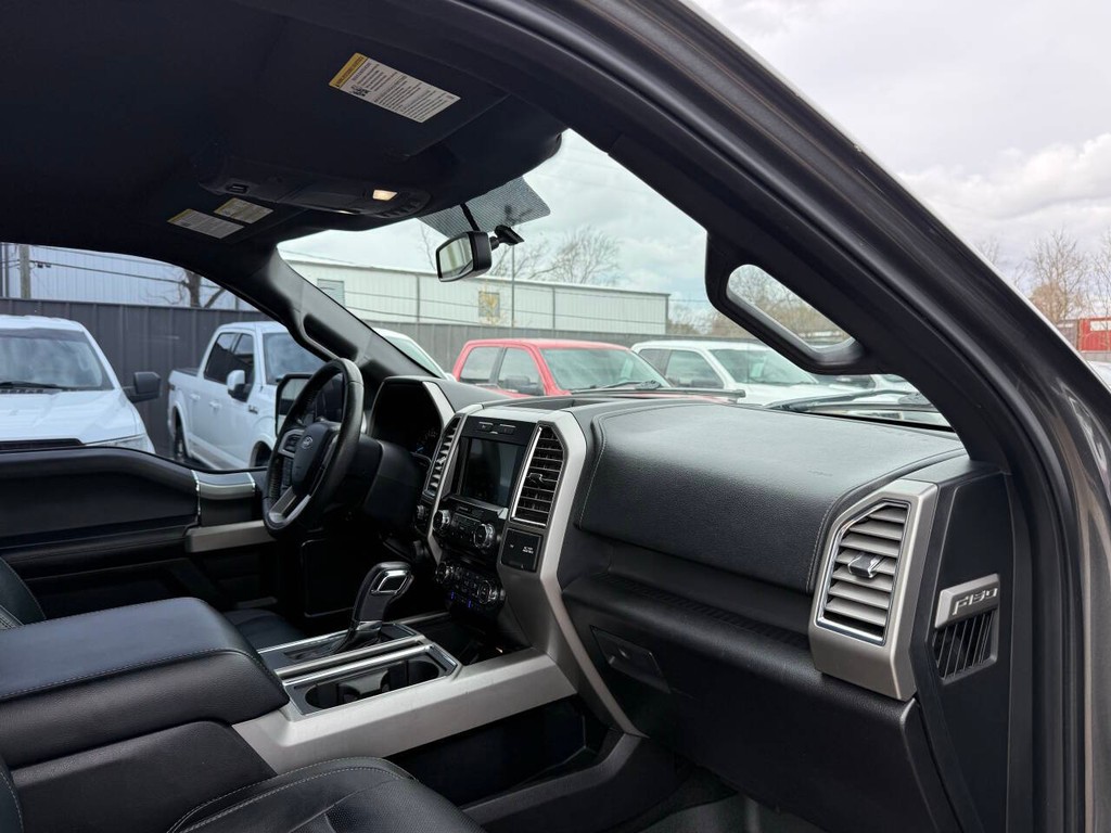 Ford F-150 Vehicle Full-screen Gallery Image 09