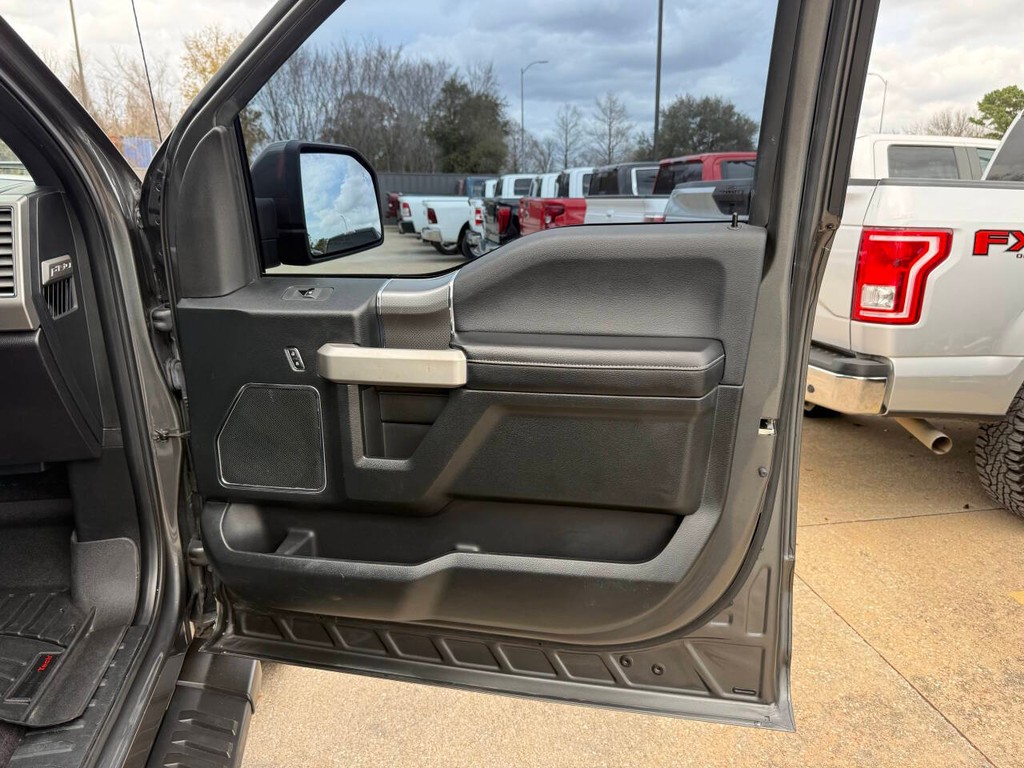 Ford F-150 Vehicle Full-screen Gallery Image 11