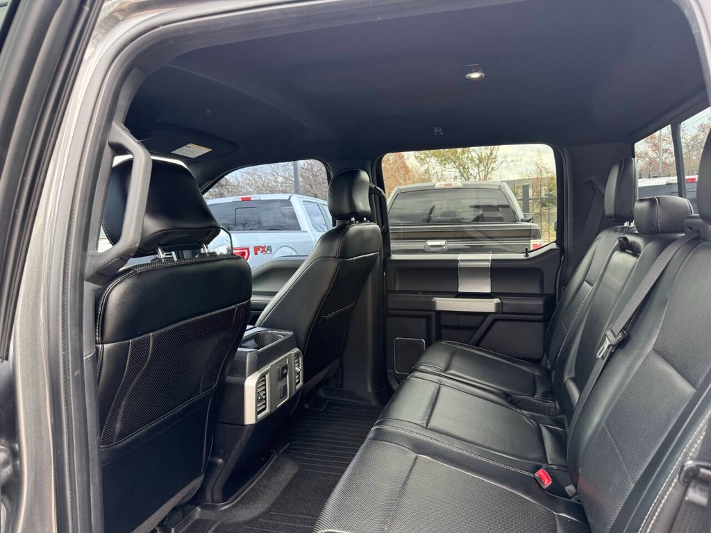 Ford F-150 Vehicle Full-screen Gallery Image 12