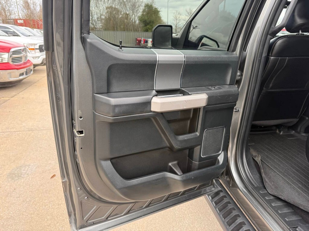 Ford F-150 Vehicle Full-screen Gallery Image 14