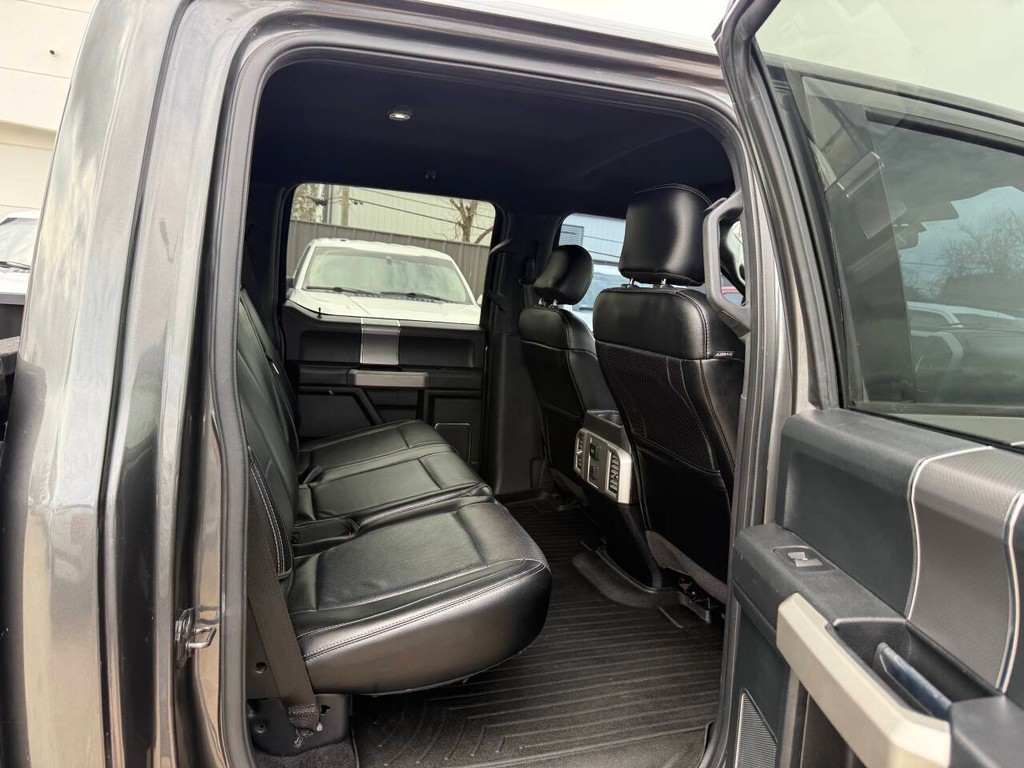 Ford F-150 Vehicle Full-screen Gallery Image 16