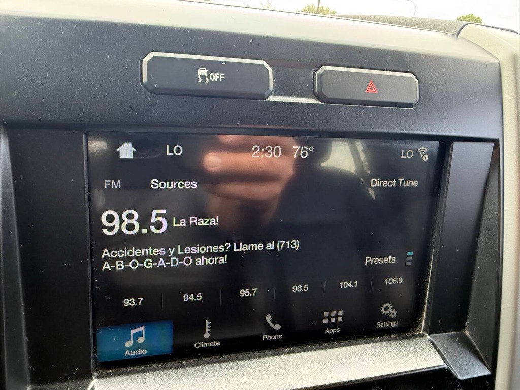 Ford F-150 Vehicle Full-screen Gallery Image 25