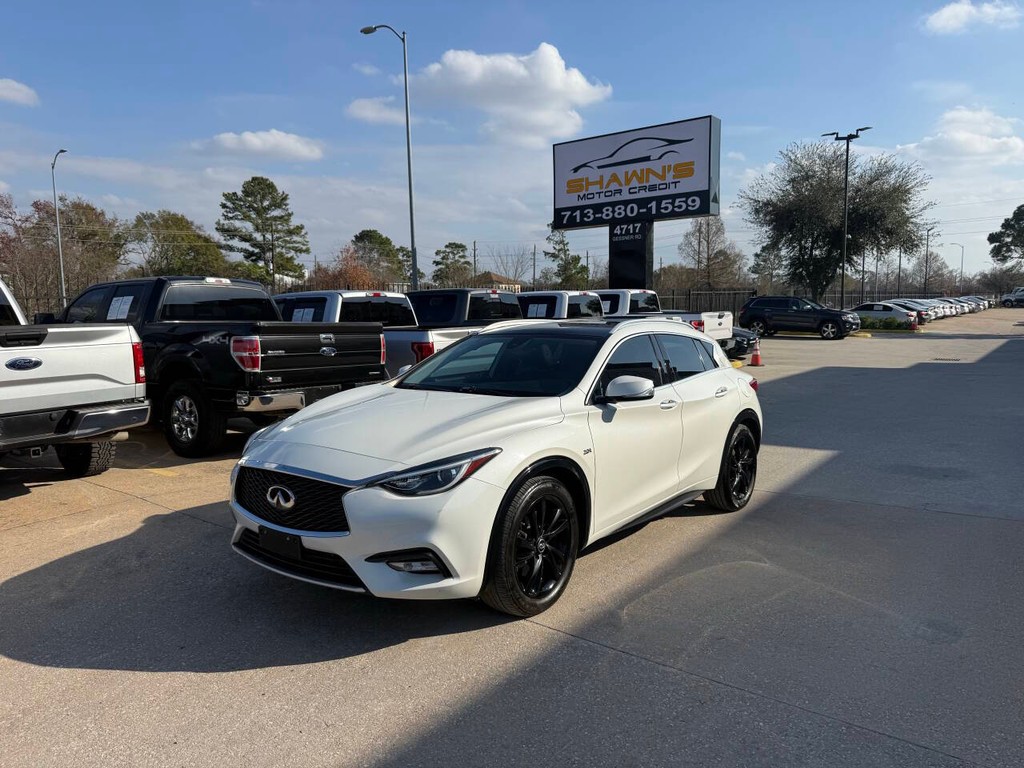 INFINITI QX30 Vehicle Full-screen Gallery Image 03