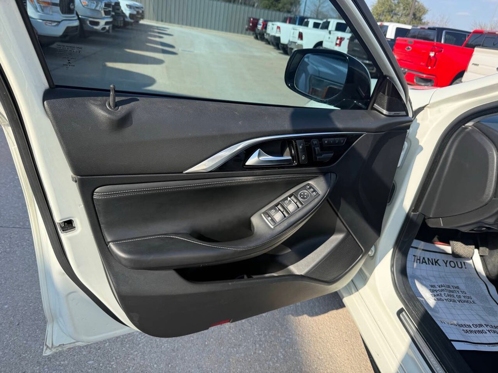 INFINITI QX30 Vehicle Full-screen Gallery Image 08